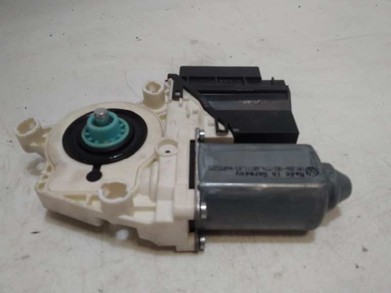 MOTOR ELEVALUNAS DELANTERO DERECHO VOLKSWAGEN POLO Highline 6Q2959801A01G