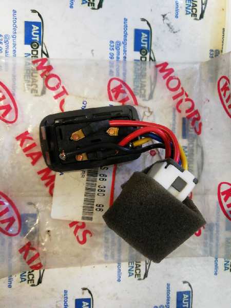 MANDO ELEVALUNAS TRASERO DERECHO KIA SPORTAGE 2.0 0K05S6638096 - Imagen 2