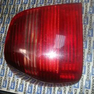 PILOTO TRASERO IZQUIERDO VOLKSWAGEN POLO BERLINA 1.9 Diesel