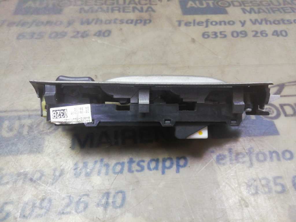 MANDO ELEVALUNAS DELANTERO IZQUIERDO TOYOTA COROLLA 2.0 D-CAT 848200F030 - Imagen 3